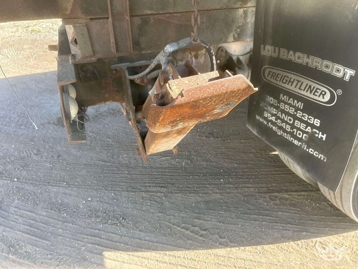 1993-international-4700-crew-cab-landscape-dump-truck-image-24