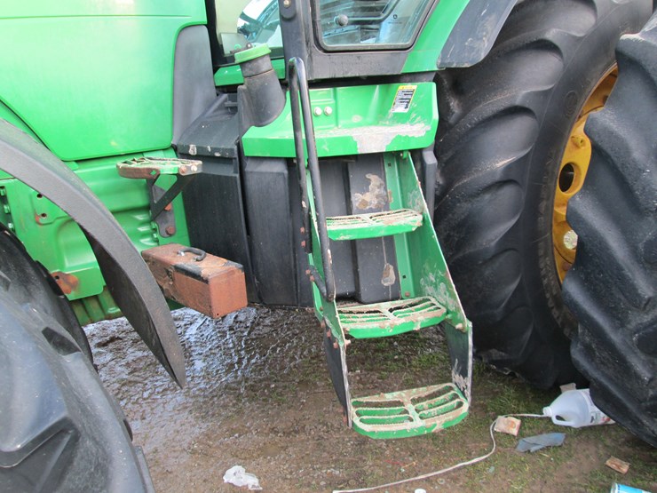 john-deere-8235r-image-23