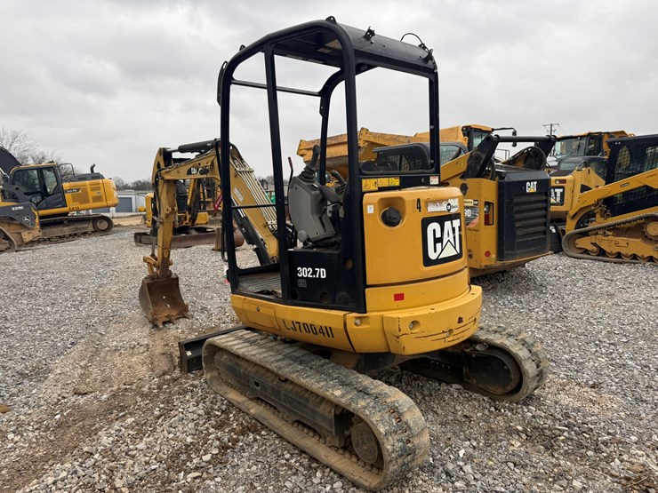 2014-caterpillar-302.7d-image-3