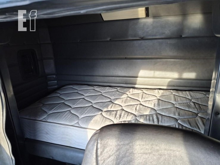 1995-peterbilt-379-image-20