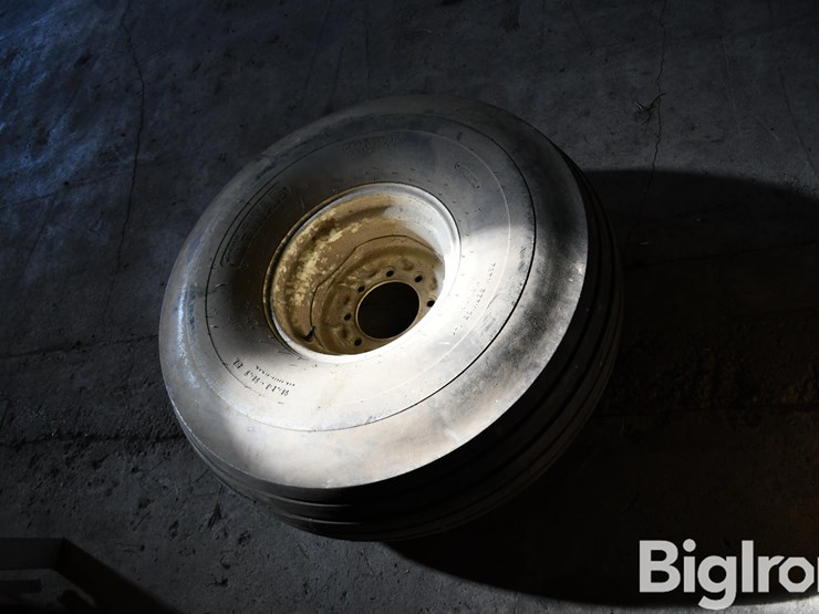 armstrong-titan-16.5l-16.1-tire-on-8-bolt-rim-image-8