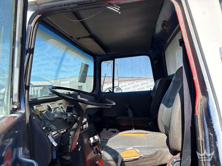 1993-ford-ls9000-image-12