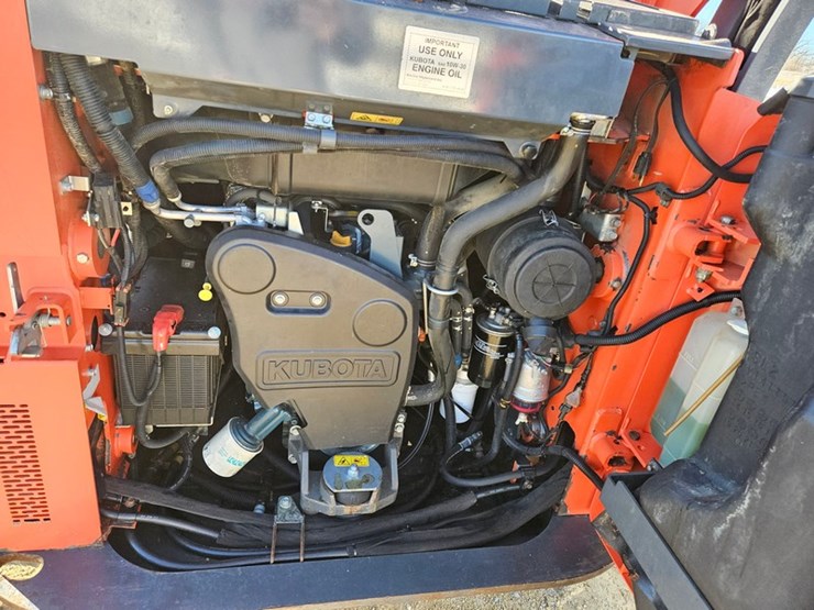 2022-kubota-ssv75-image-12