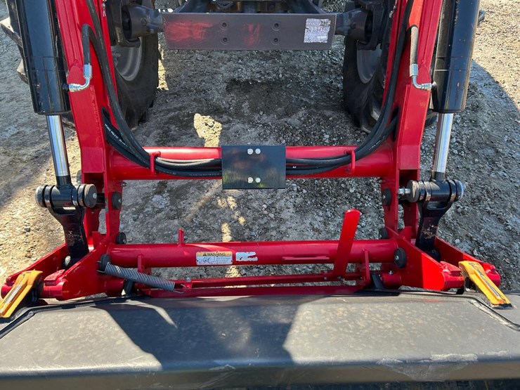 2023-massey-ferguson-5711-image-10