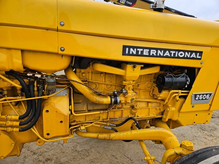 #47-•-international-2506-tractor-image-10