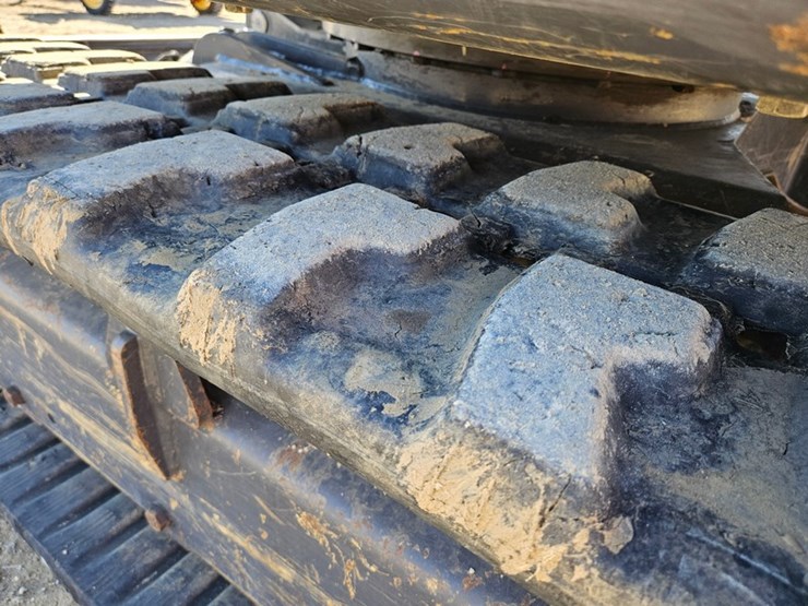 new-holland-e57c-image-35