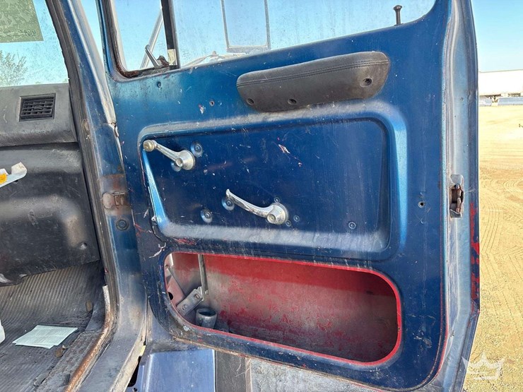 1993-ford-ls9000-image-31