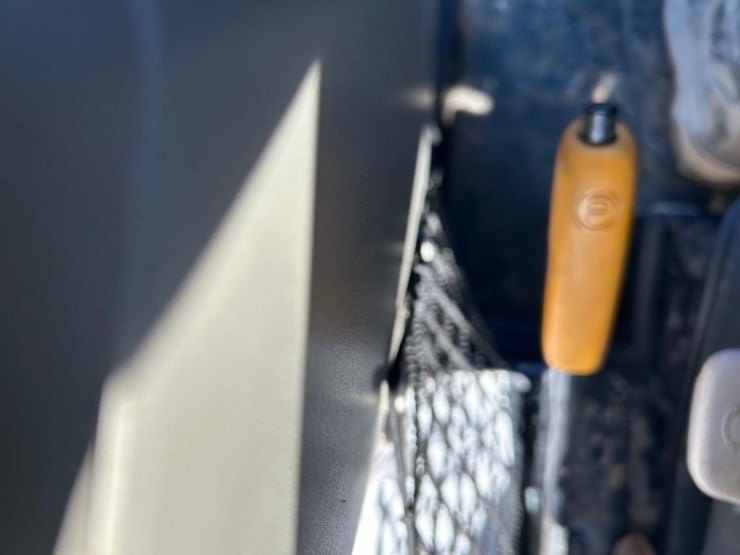 2023-massey-ferguson-5711-image-27