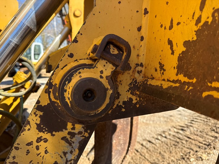 2015-caterpillar-d6t-lgp-image-63