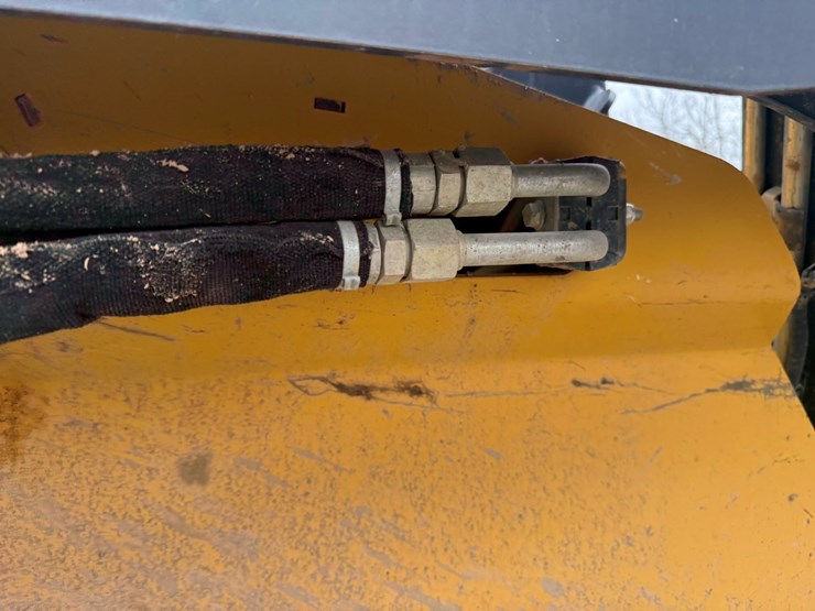 2015-deere-333e-image-18