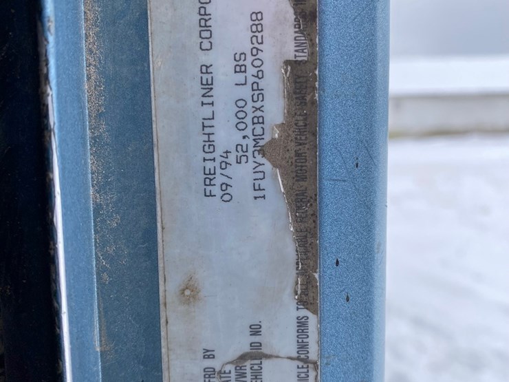 1994-freightliner-day-cab-semi-image-83