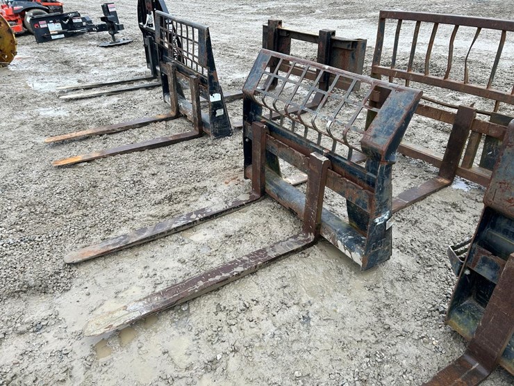 48”-skid-steer-pallet-forks-image-3