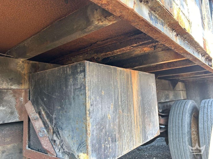 1993-international-4700-crew-cab-landscape-dump-truck-image-37