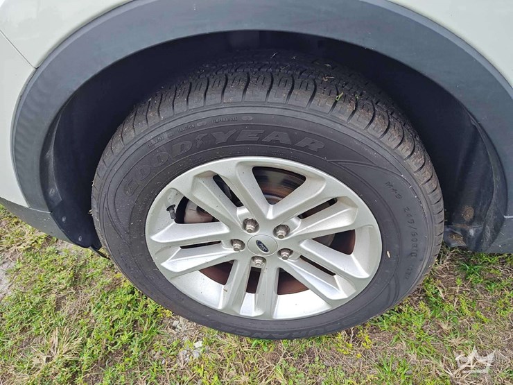 2012-ford-explorer-image-44