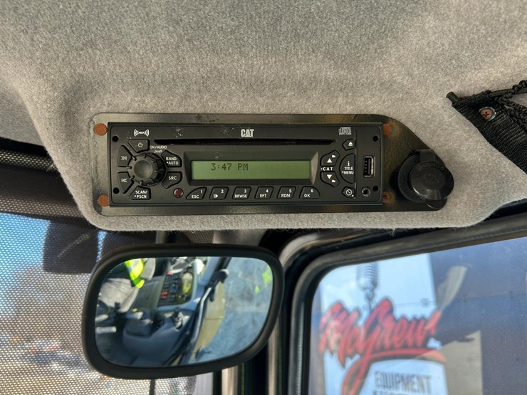 2017-caterpillar-430f2-it-image-26