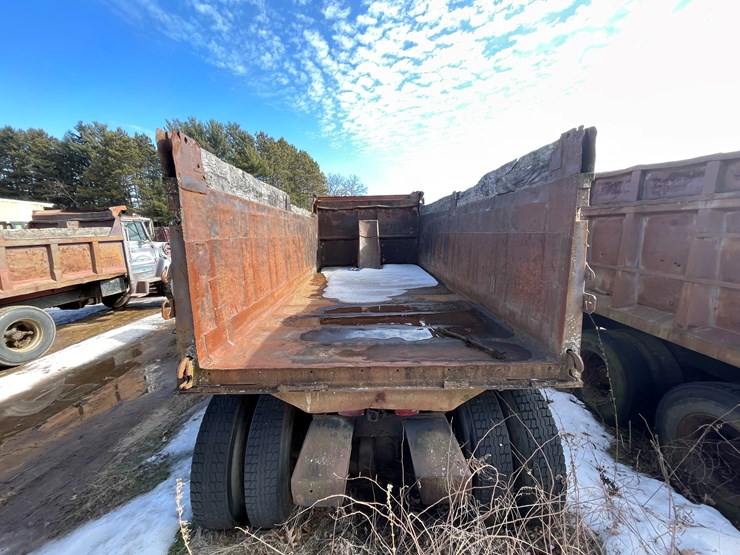#13013-•-1977-ford-dump-truck-(has-wi-title)-image-19