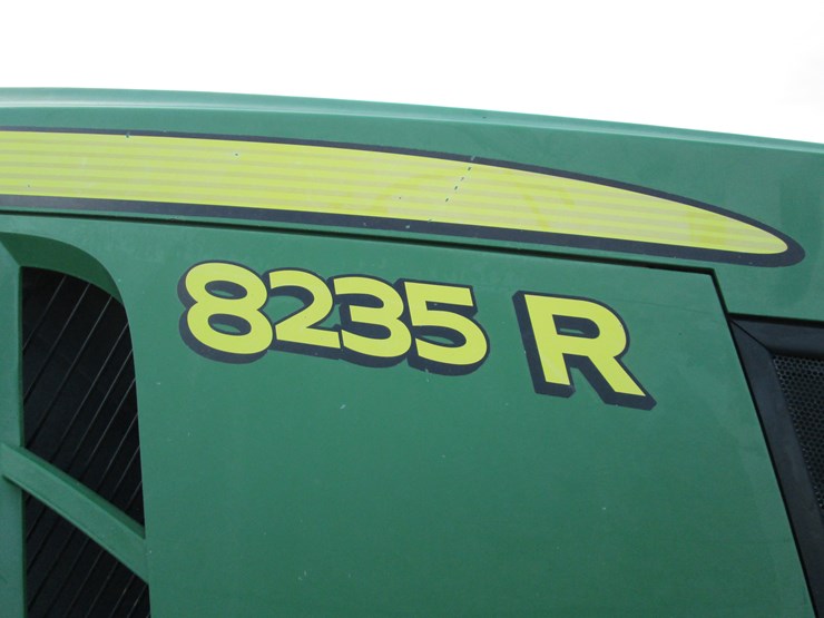 john-deere-8235r-image-13