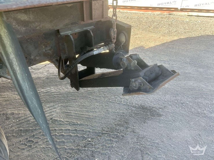 1993-international-4700-crew-cab-landscape-dump-truck-image-10