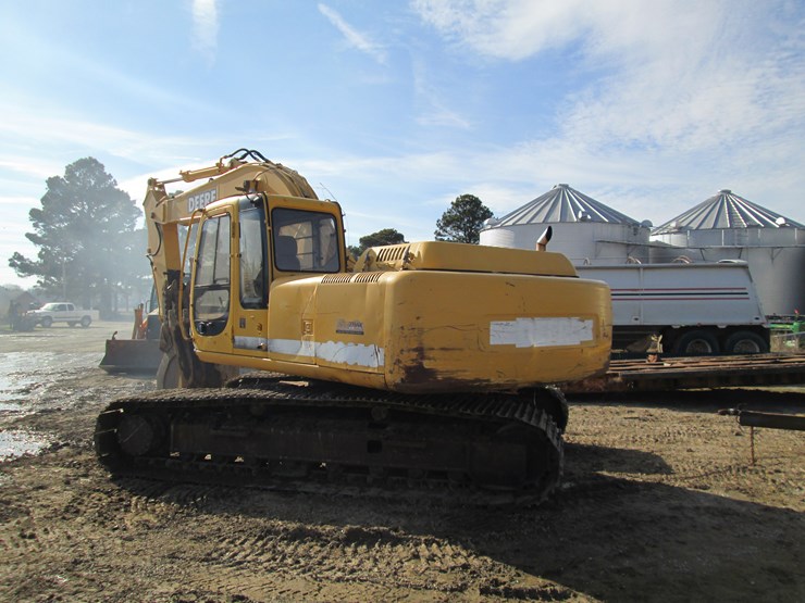 deere-200-lc-image-4