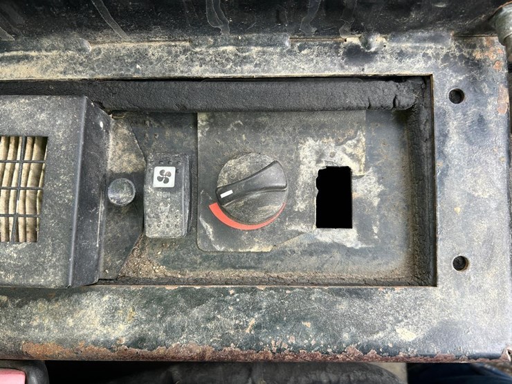 caterpillar-277b-image-25