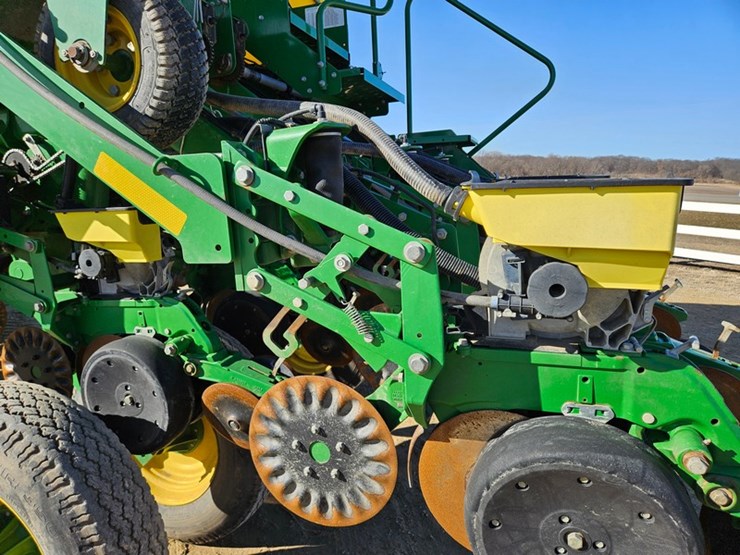 2017-john-deere-1795-image-63