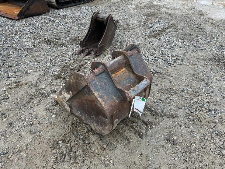 bobcat-24”-excavator-bucket-image-4