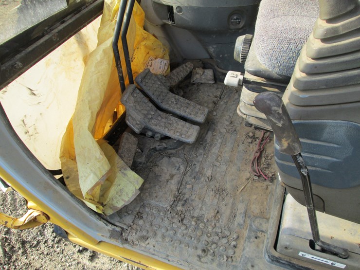 deere-200-lc-image-44