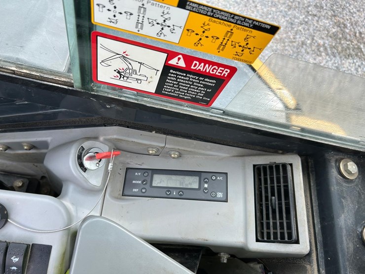 2022-deere-30g-image-22