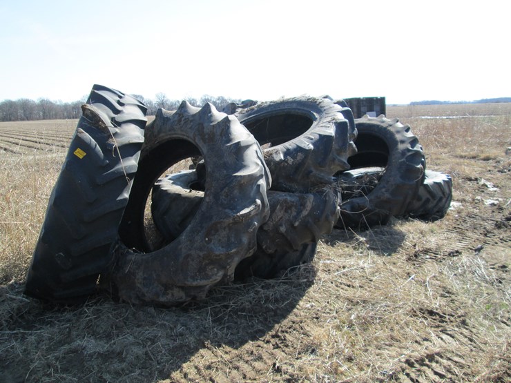 #27292-•-lot-of-(10)-tractor-tires-image-1