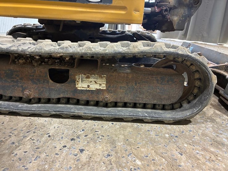 2019-deere-17g-image-17