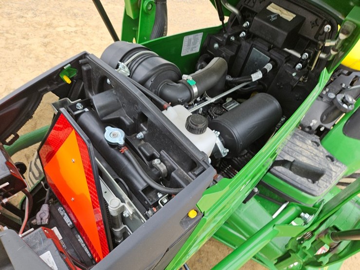 2025-john-deere-1025r-image-16