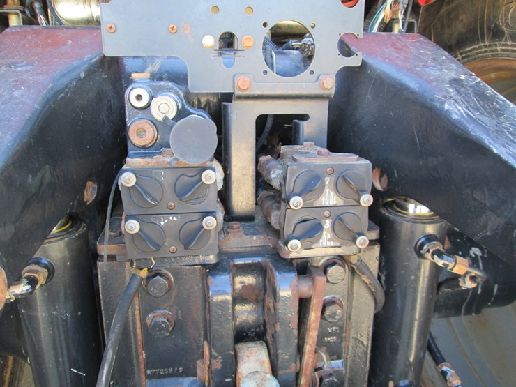 case-ih-magnum-305-image-9