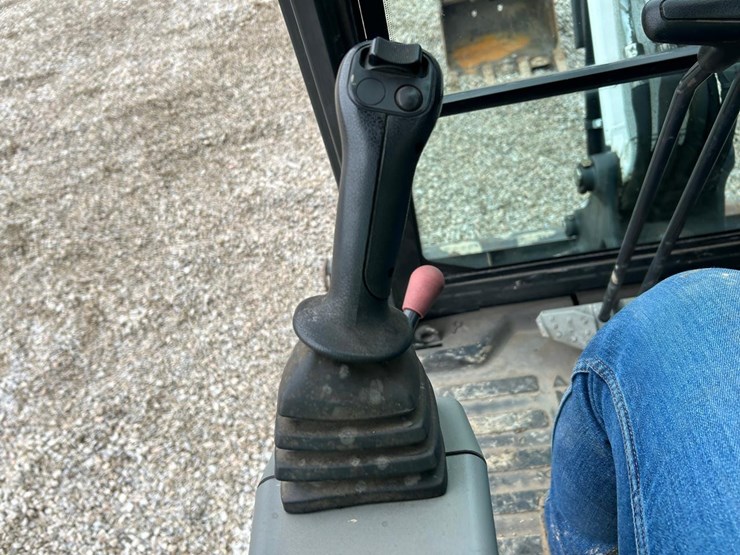 2021-bobcat-e26-image-26