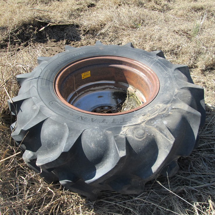 #27293 • Titan 18.4-26 Tire