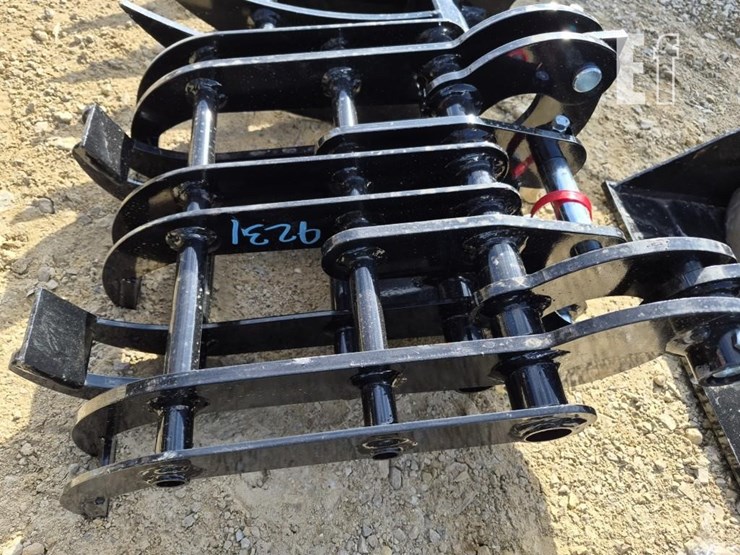 mini-excavator-screening-bucket-grapple-attachment-image-2