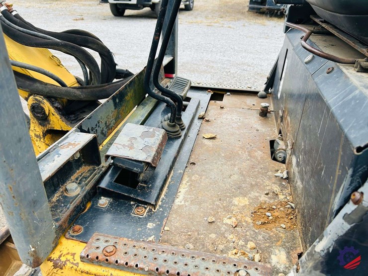 2002-caterpillar-301.5-image-68