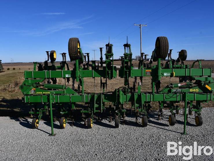 john-deere-845-12r30-cultivator-image-2