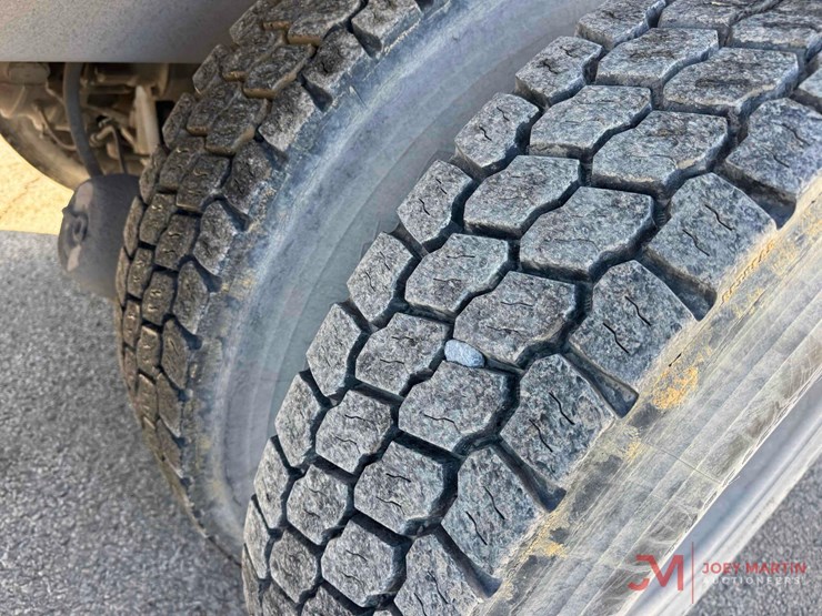 2005-mack-granite-cv713-image-12