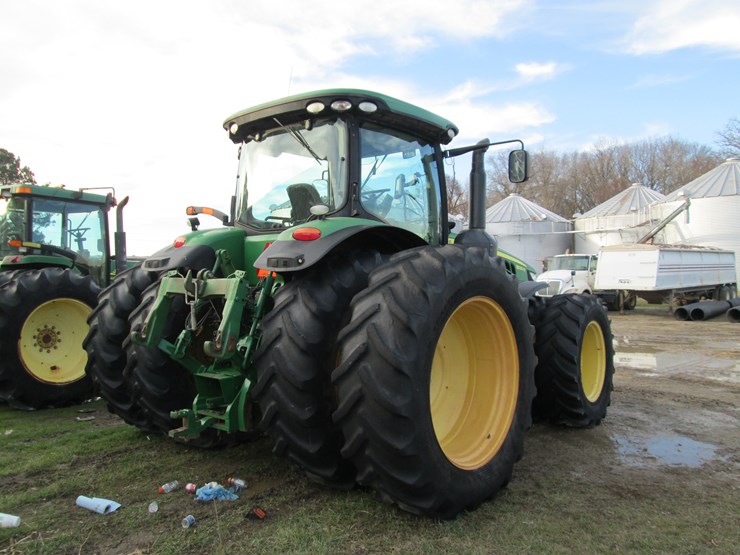 john-deere-8235r-image-3