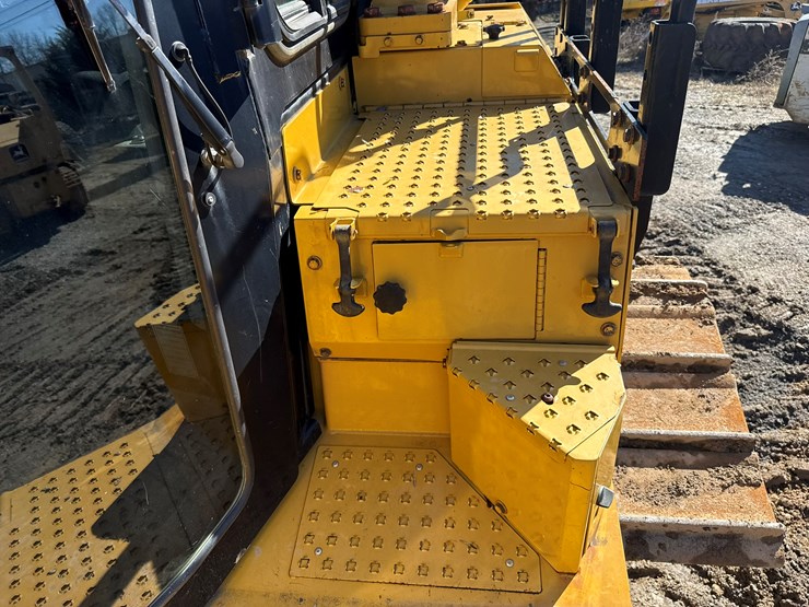 2015-caterpillar-d6t-lgp-image-53