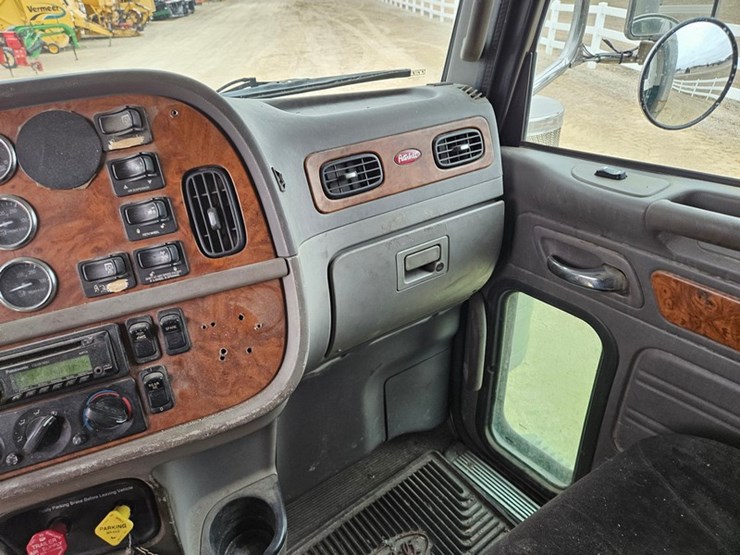 2006-peterbilt-379-image-63