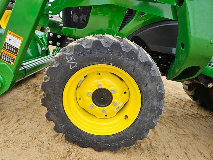 2025-john-deere-3032e-image-38