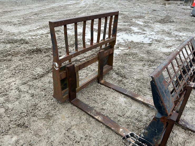 38”-skid-steer-pallet-forks-image-5