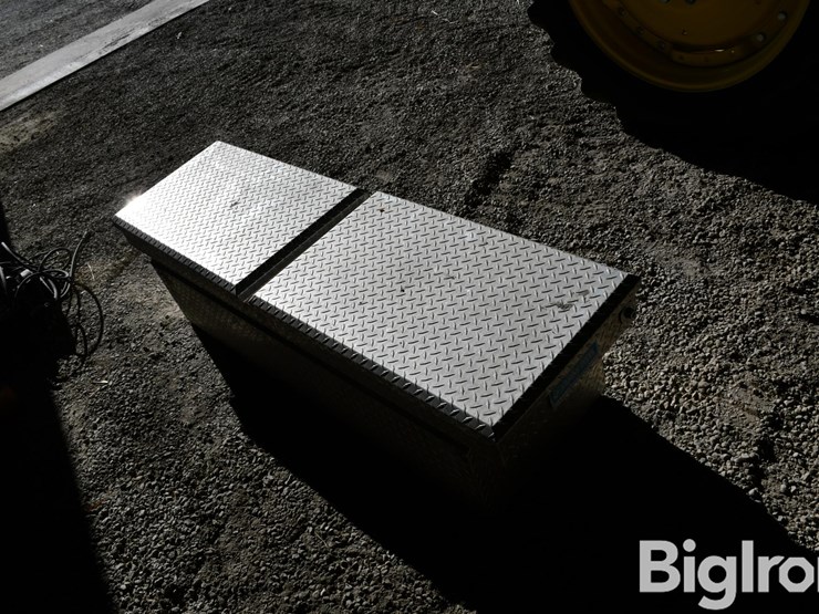 adrian-steel-truck-bed-toolbox-image-5