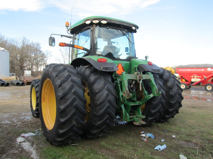 john-deere-8235r-image-4