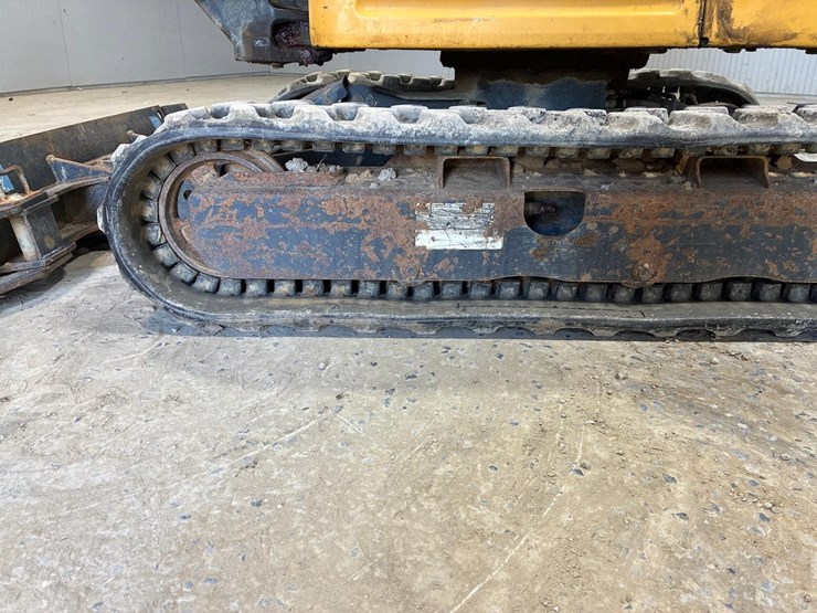 2019-deere-17g-image-14