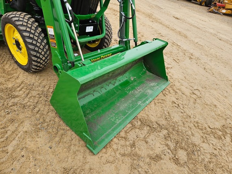 2025-john-deere-2038r-image-9