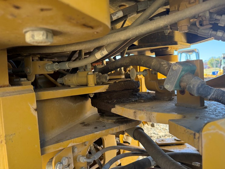 2012-caterpillar-950k-image-48