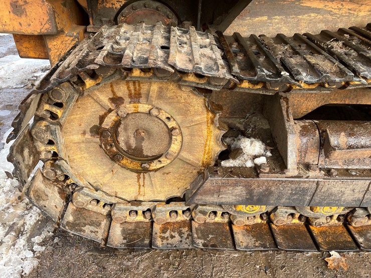 #13009-•-case-8500-crawler-loader-image-20