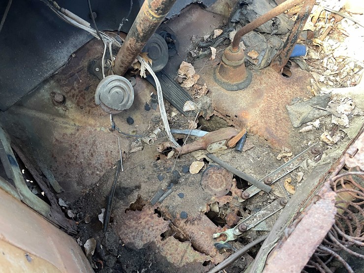 #13026-•-(1)-vintage-truck-and-(2)-vintage-cars-(no-title)-image-51